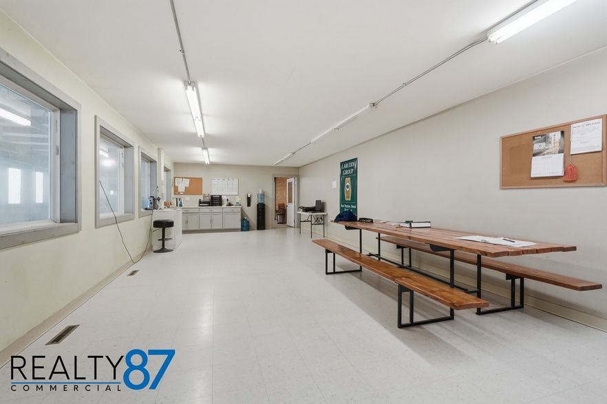 More Photos Of 1004 Grant St, Manchester Warehouse For Sale