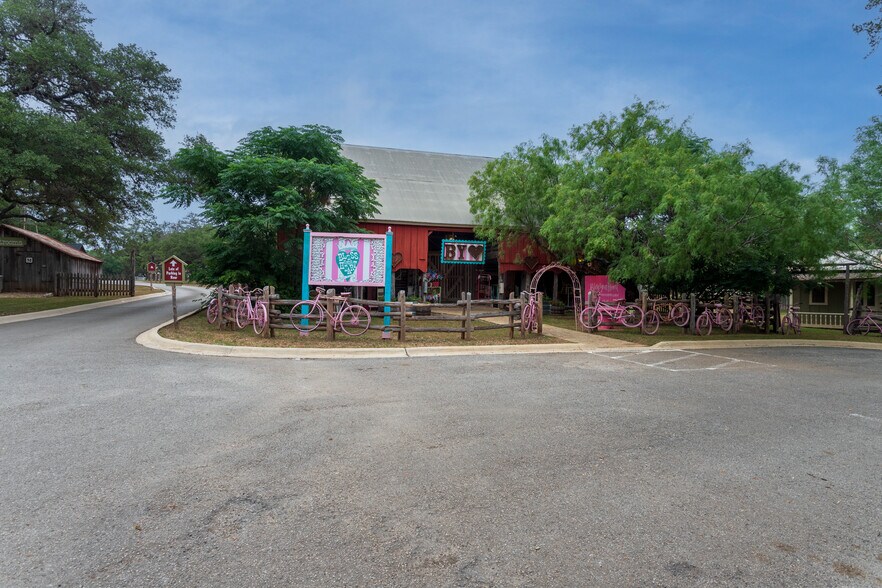 More Photos Of 18771 FM 2252, San Antonio Freestanding For Sale