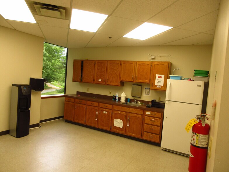 More Photos Of 1510 Valley Center Pky, Bethlehem Light Manufacturing For Lease