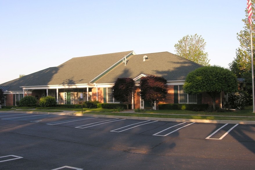 More Photos Of 21599 W 11 Mile Rd, Southfield Medical For Sale