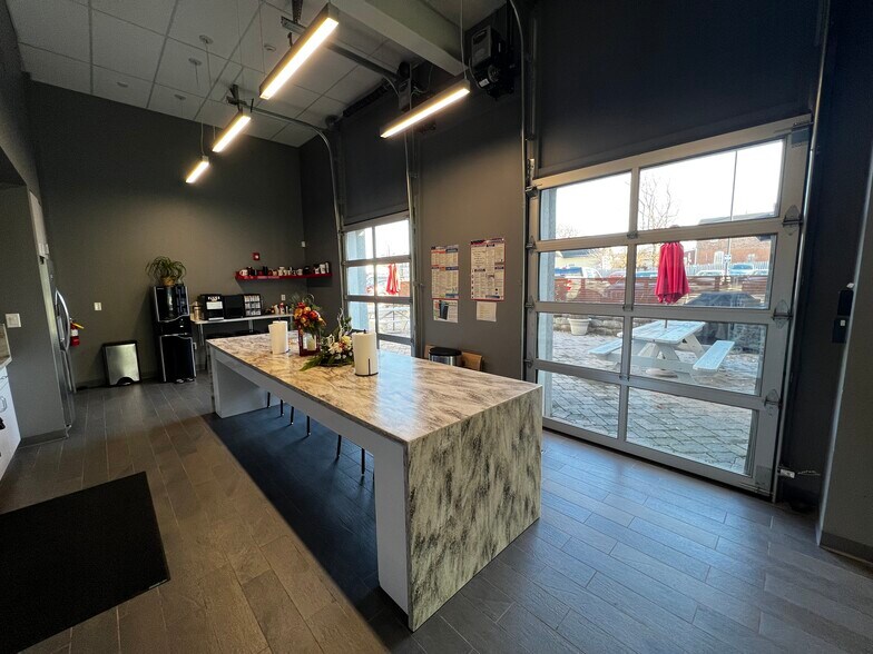 More Photos Of 902 E Market St, Indianapolis Office For Lease