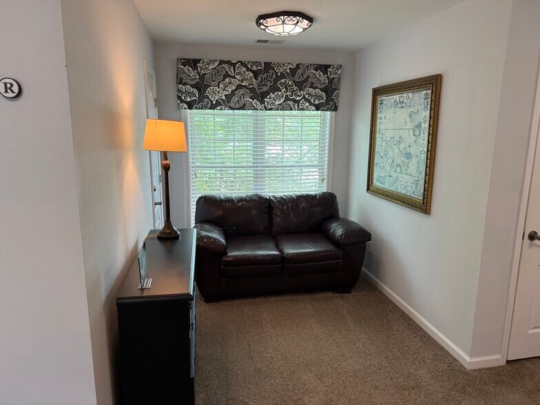 More Photos Of 208 S Hill St, Buford Office Residential For Lease
