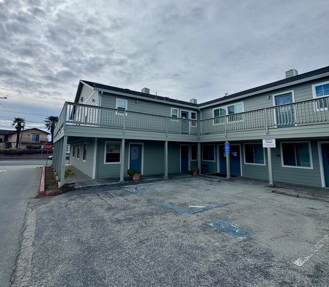 More Photos Of 799 Main St, Half Moon Bay Freestanding For Lease