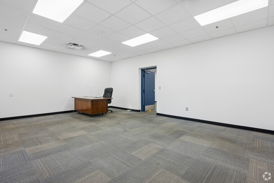 More Photos Of 615 Industrial Ave, Salisbury Warehouse For Sale