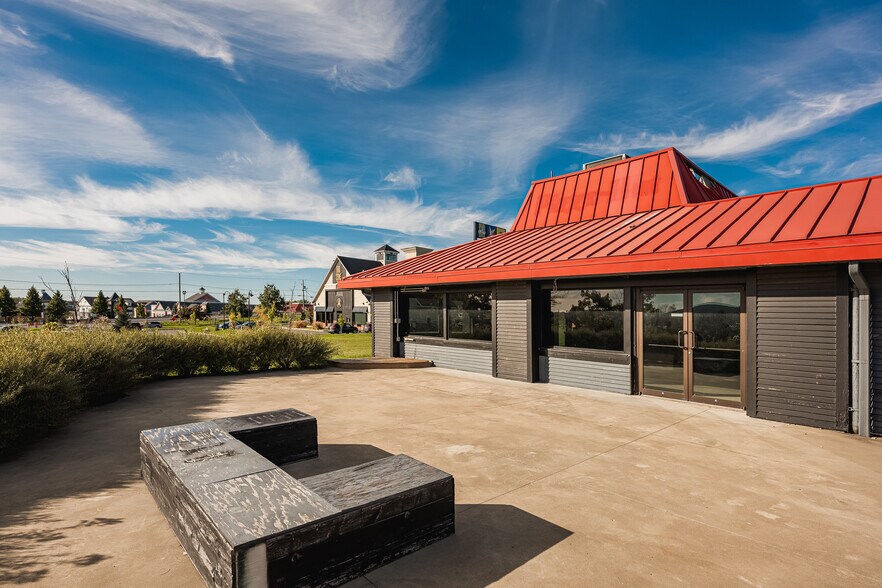 More Photos Of 8 Boul De Bromont, Bromont Restaurant For Lease