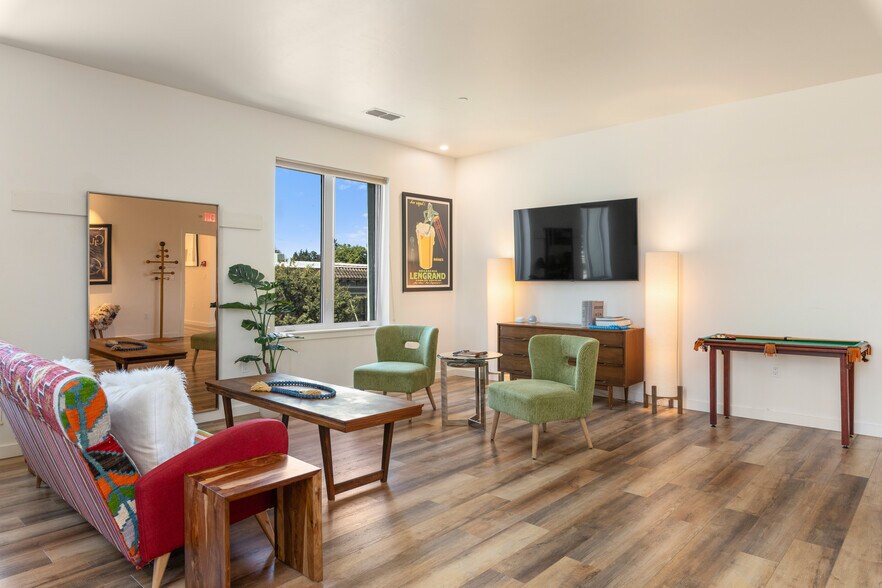 More Photos Of 302 N Main St, Lakeport Storefront For Sale