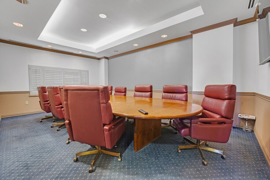 More Photos Of 1007 E Admiral Blvd, Tulsa Manufacturing For Sale