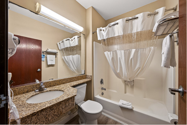 More Photos Of 355 E Goodnight Ave, Aransas Pass Hotel For Sale