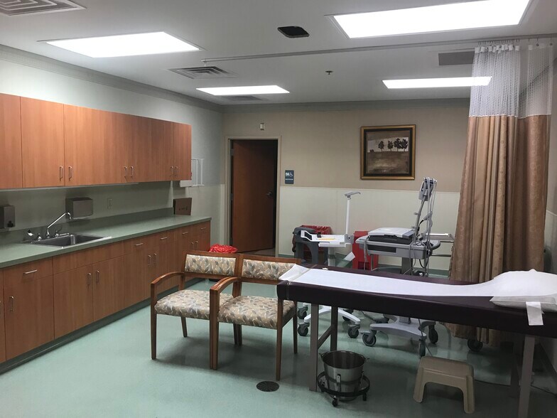 More Photos Of 1600 Sixth Ave, York Medical For Lease