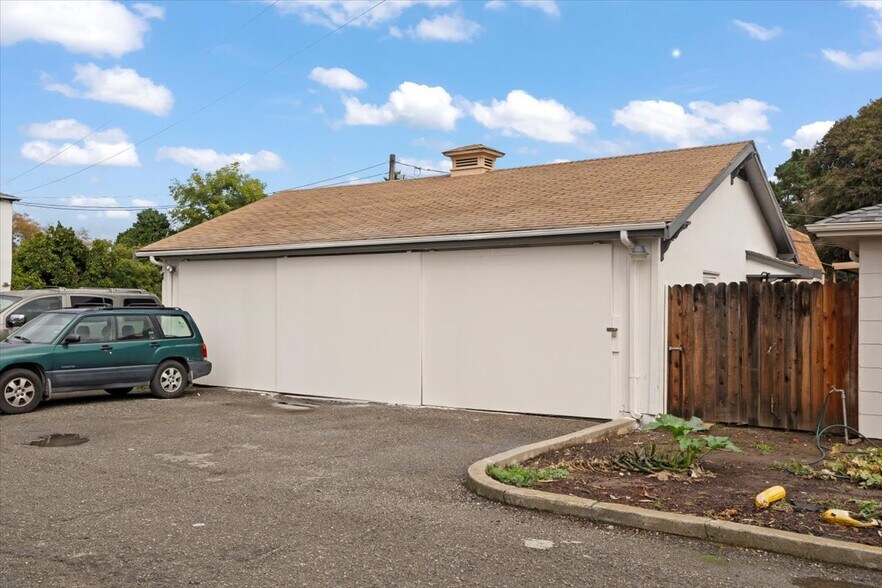 More Photos Of 688 Grove Way, Hayward Apartments For Sale