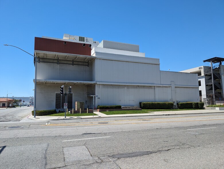More Photos Of 3965 Clark Ave, Long Beach Office For Sale
