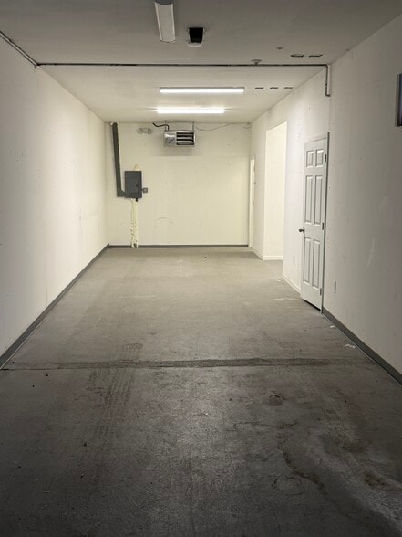 More Photos Of 130 Lenox Ave, Stamford Warehouse For Sale