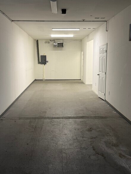 More Photos Of 130 Lenox Ave, Stamford Warehouse For Lease