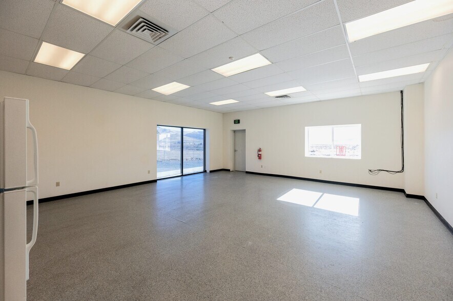 More Photos Of 93696 Highway 70, Chilcoot Warehouse For Lease