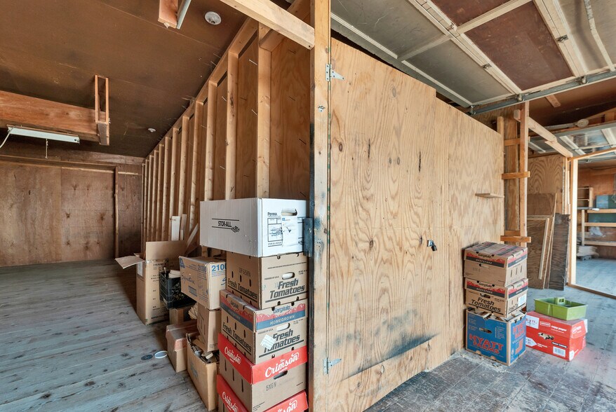 More Photos Of 55 Maynesboro St, Berlin Industrial For Sale