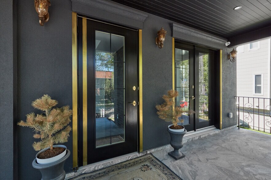 More Photos Of 11833 102 Ave NW, Edmonton Medical For Sale