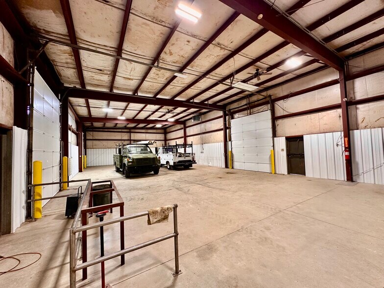 More Photos Of 3729 Sutherland ave, Indianapolis Warehouse For Lease