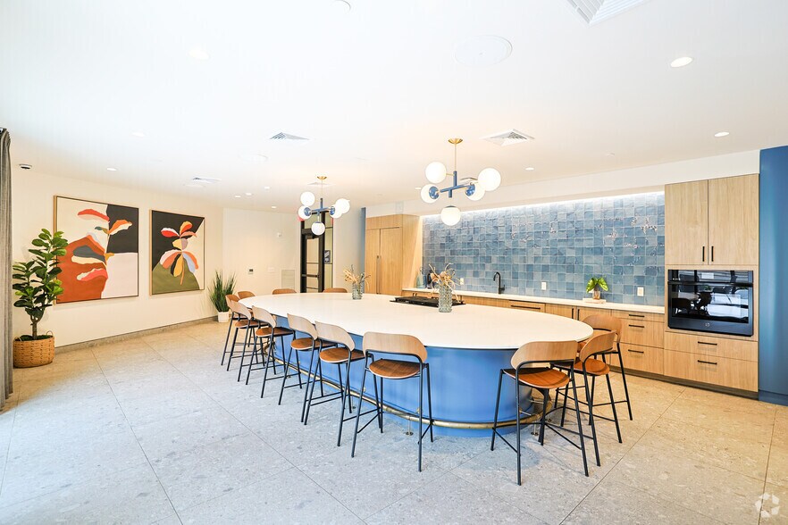 More Photos Of 484 2nd St, Everett Apartments For Lease