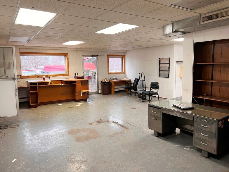 More Photos Of 22 Washington St, Brainerd Auto Dealership For Sale