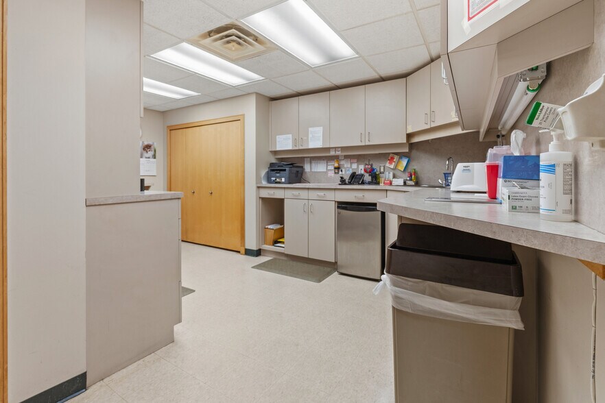 More Photos Of 24548 W Warren St, Dearborn Heights Medical For Sale