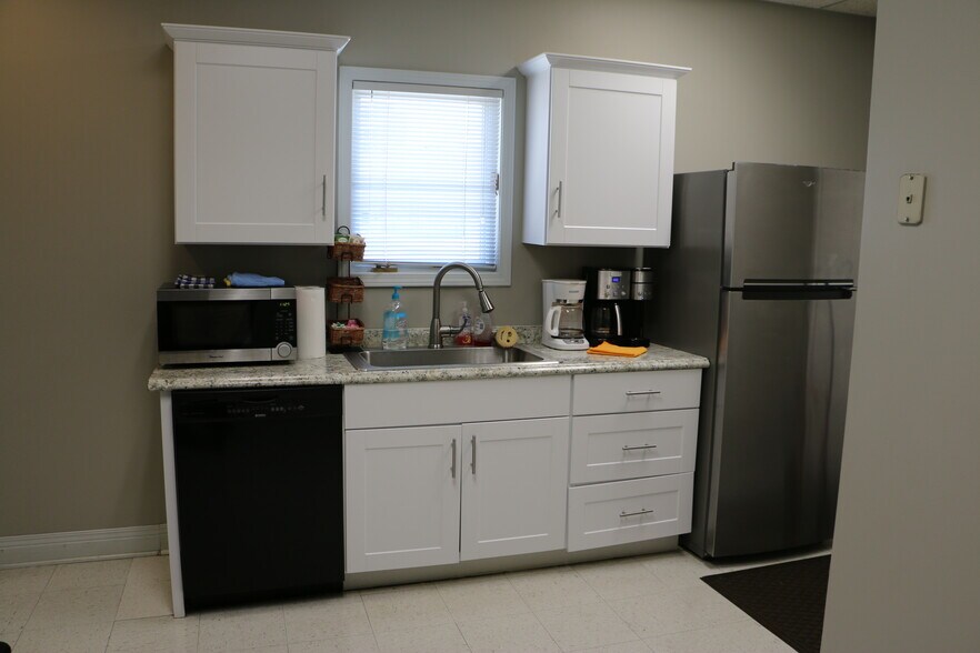 More Photos Of 726 Harvard Dr, Owensboro Office For Sale