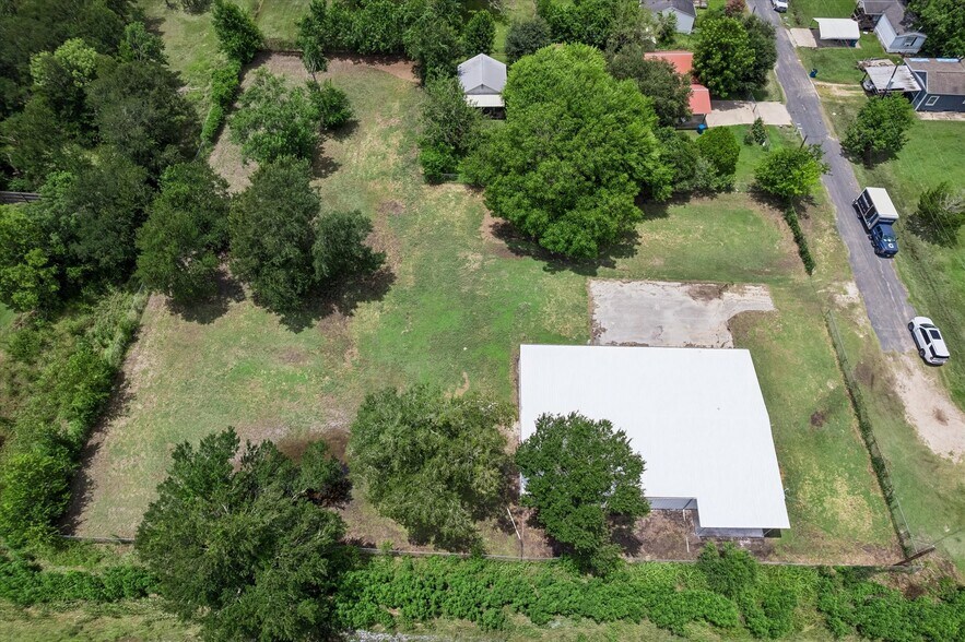 More Photos Of 610 New York St, Navasota Flex For Lease