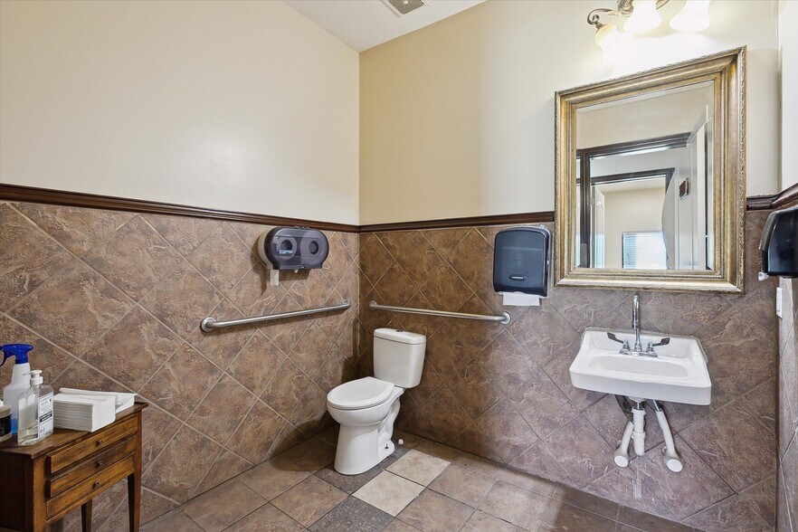 More Photos Of 3403 N Beach St, Fort Worth Medical For Lease