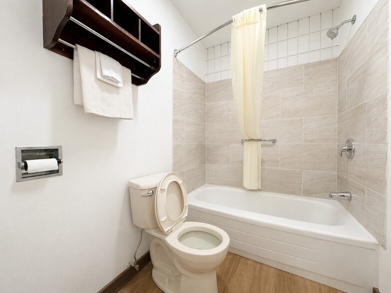 More Photos Of 101 Centre St, Assiniboia Hotel For Sale