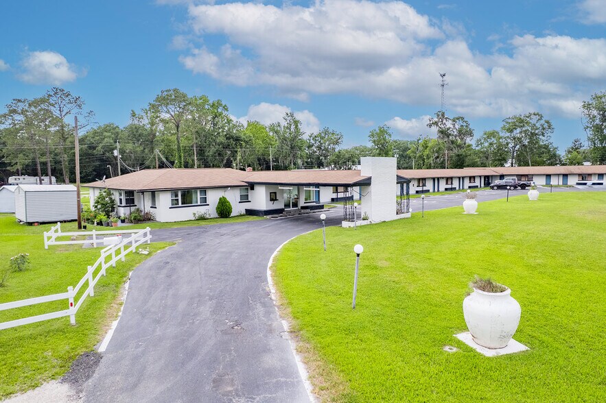 Primary Photo Of 1757 N Temple Ave, Starke Hotel For Sale