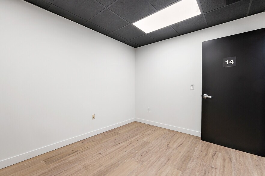 More Photos Of 801-803 W Big Beaver Rd, Troy Office For Lease