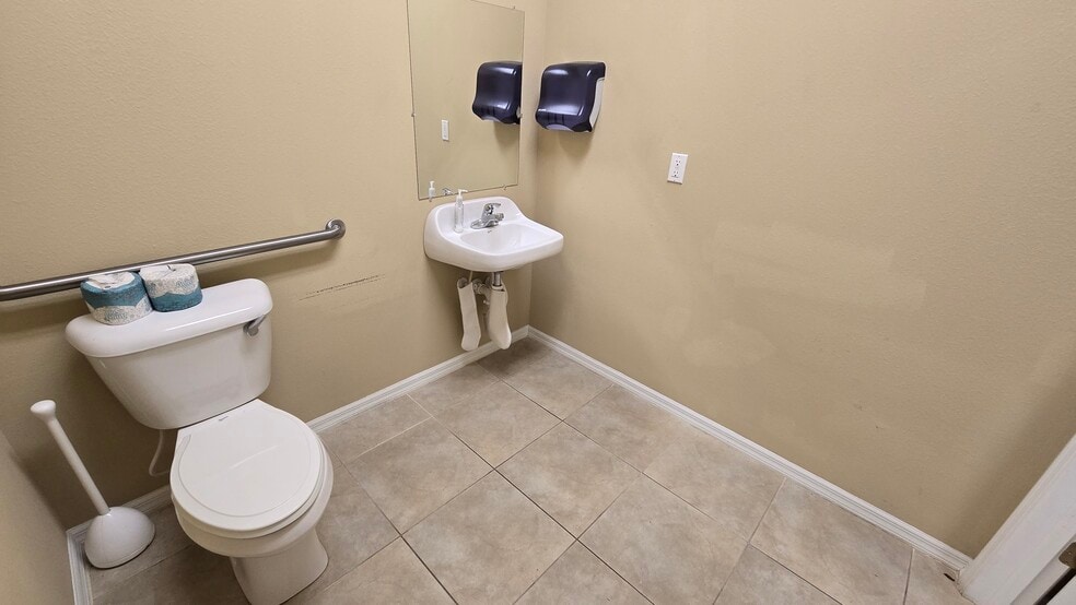 More Photos Of 2649 Windguard Cir, Zephyrhills Medical For Lease