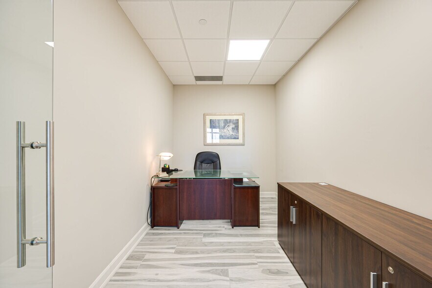 More Photos Of 200 Cachet Woods Crt, Markham Office For Lease