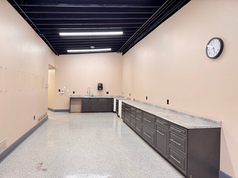 More Photos Of 135 York Street E St, Yorkton Warehouse For Sale