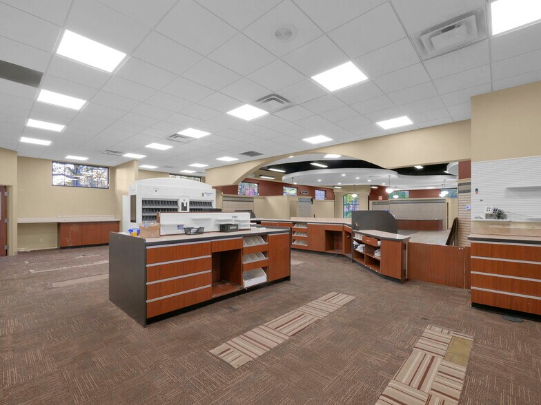 More Photos Of 640 N Fountain Ave, Springfield Freestanding For Sale