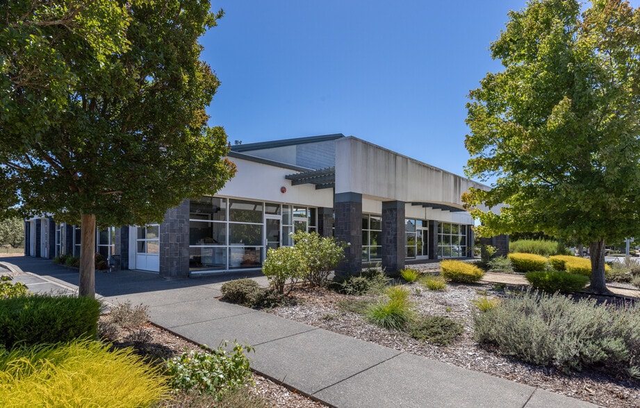 More Photos Of 800 American Way, Windsor Freestanding For Lease