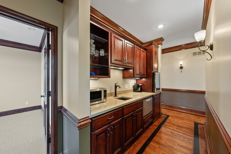 More Photos Of 616 Lana Dr, Cameron Office For Sale