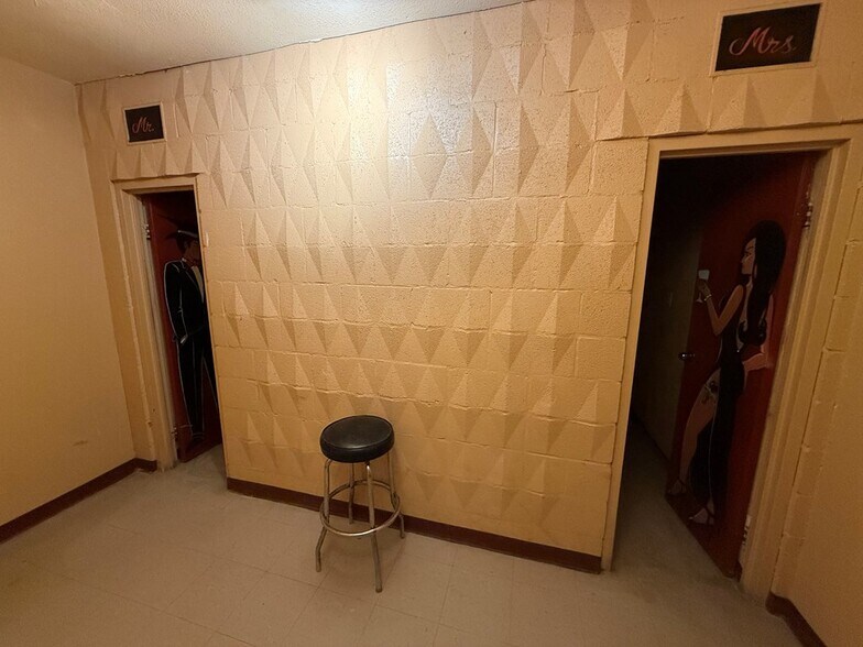 More Photos Of 8401 Andrews Hwy, Odessa General Retail For Sale