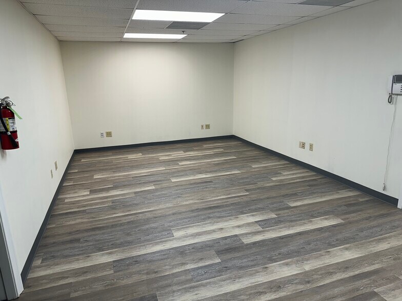 More Photos Of 8408 Amparan Rd, Laredo Warehouse For Lease