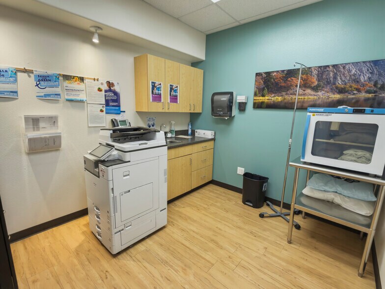 More Photos Of 308 Main St, Olathe Medical For Lease