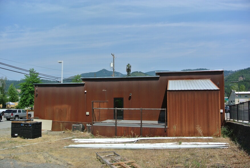 More Photos Of 2 S Division St, Kellogg Restaurant For Sale