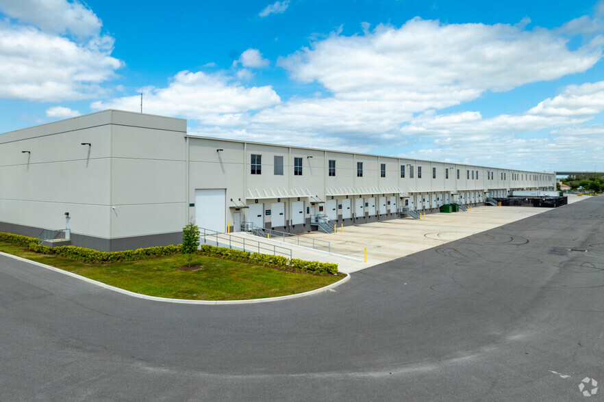 More Photos Of 13643 S Orange Ave, Orlando Distribution For Lease
