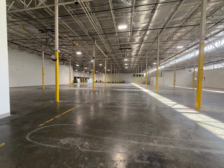 More Photos Of 7800 The Bluffs, Austell Distribution For Lease
