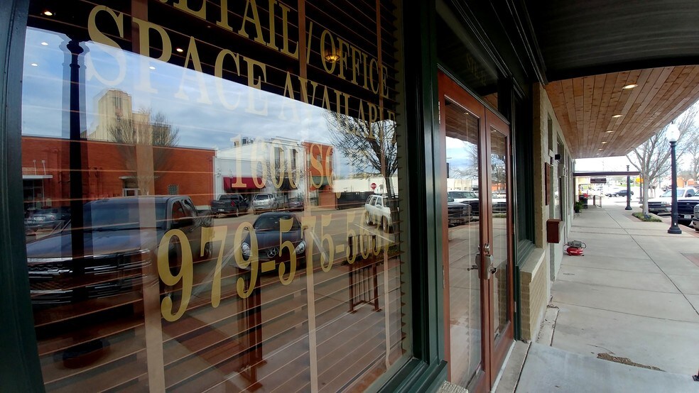 More Photos Of 208 N Bryan Ave, Bryan Office Residential For Lease