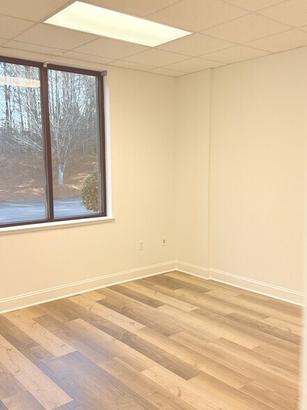 More Photos Of 6065 Parkway North Dr, Cumming Distribution For Sale