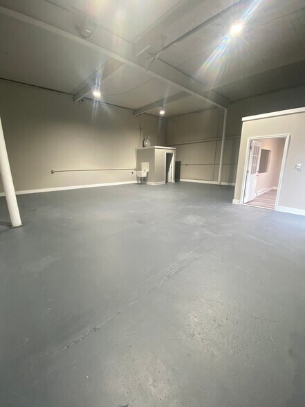More Photos Of 5477 Mauser St, Laurys Station Warehouse For Lease