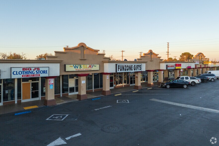 Primary Photo Of 1001-1039 W Avenue I, Lancaster General Retail For Lease