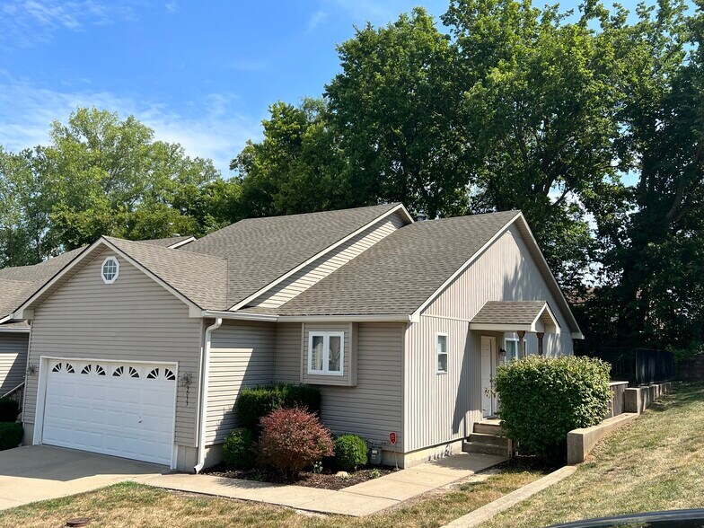 More Photos Of 3005-3033 S Shrank Cir, Independence Apartments For Sale