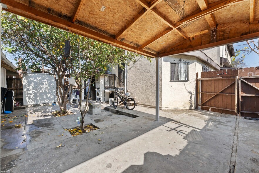 More Photos Of 2005 Magnolia Ave, Los Angeles Apartments For Sale