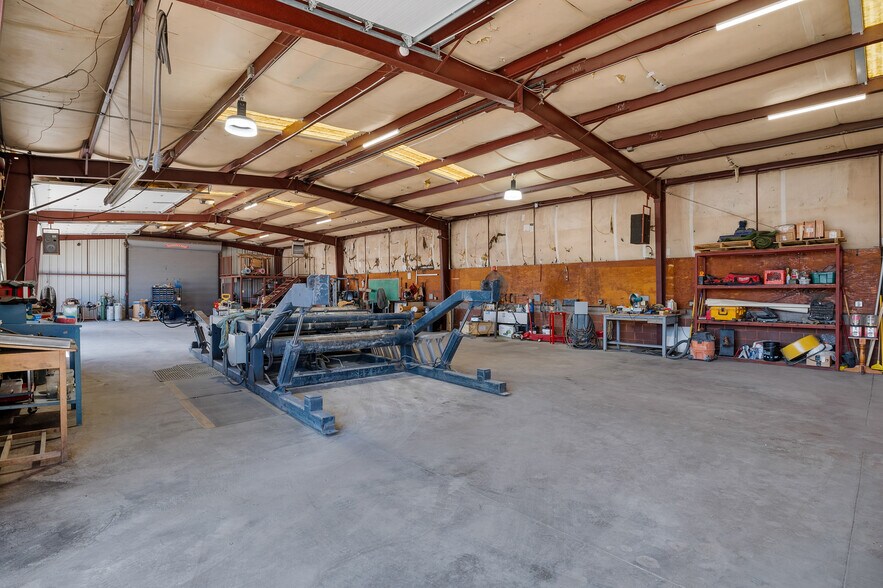 More Photos Of 2023 W Price St, Tucson Manufacturing For Sale