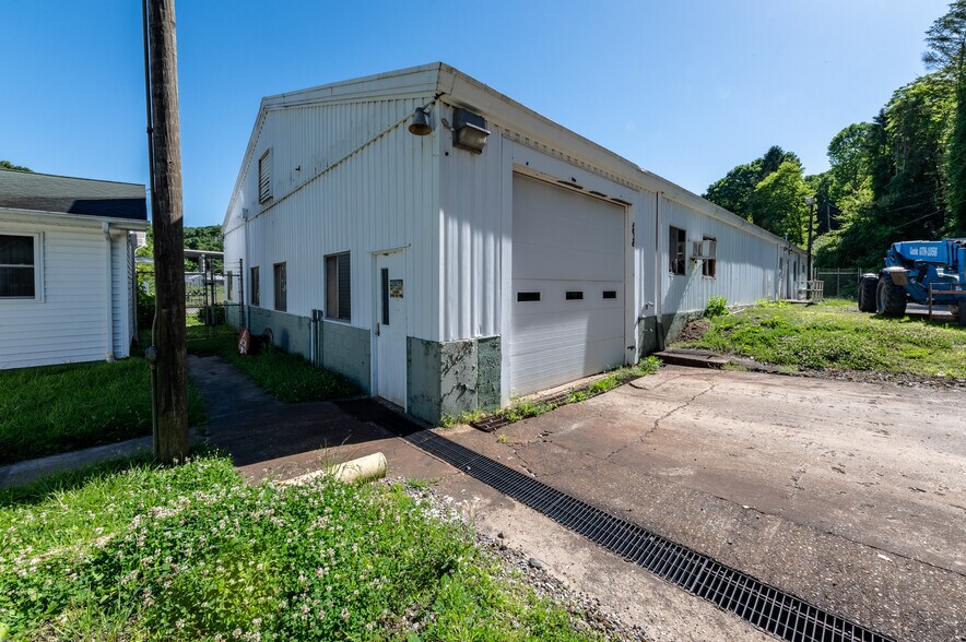 More Photos Of 123 Turkey Run Rd, Salem Distribution For Lease